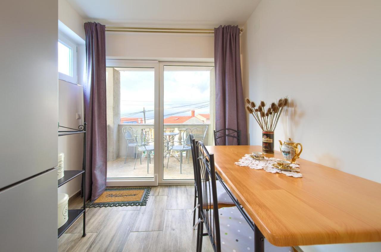 Retro Apartment Vrbnik  Luaran gambar