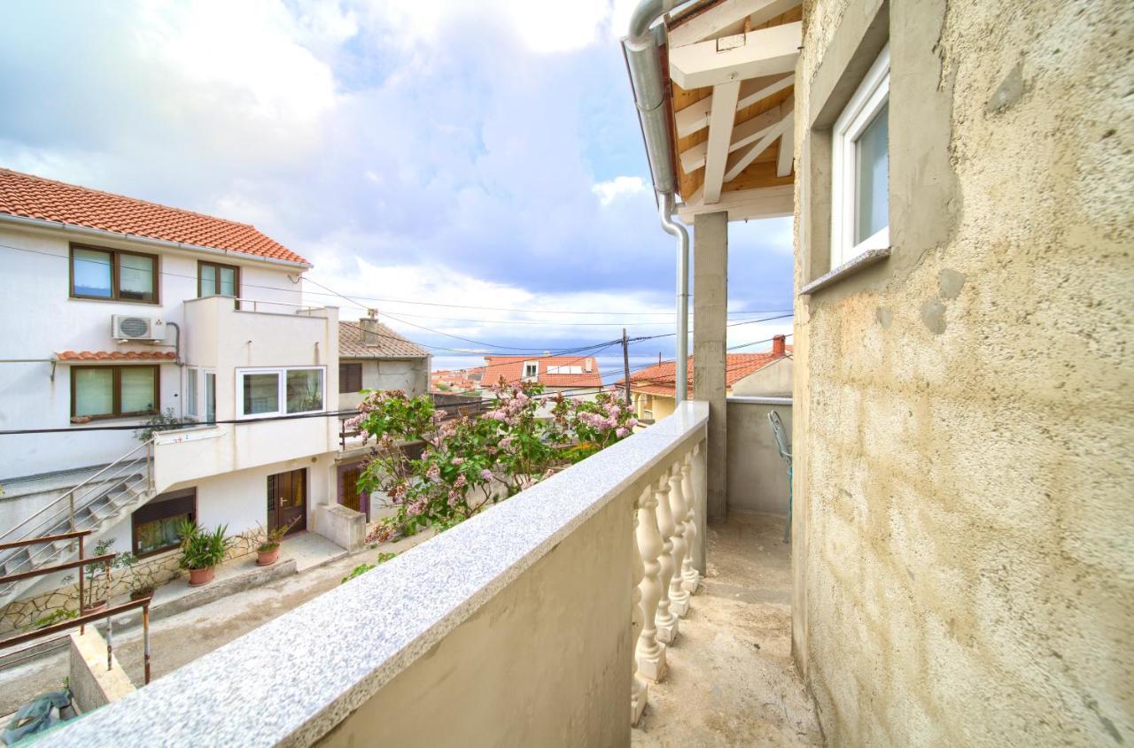 Retro Apartment Vrbnik  Luaran gambar